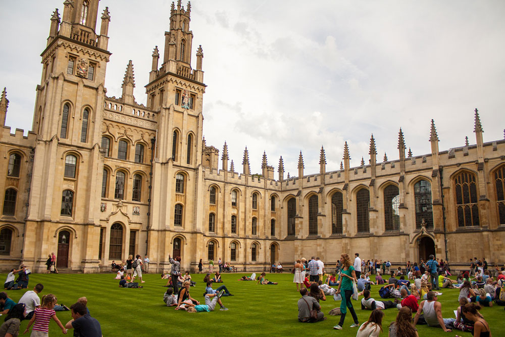 Học Bổng Weidenfeld-Hoffmann Oxford 2025: Toàn Phần Cho Lãnh Đạo Tương Lai